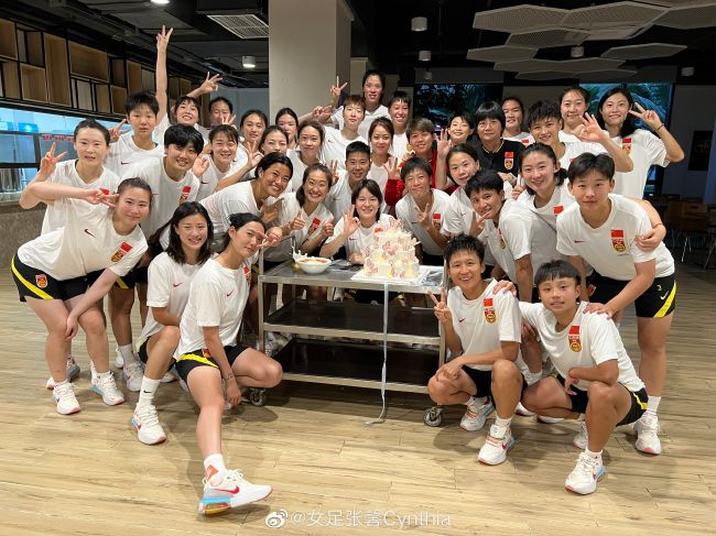 被暖哭！友情治愈孤独被邱礼涛从《扫毒2》虐到《拆弹专家2》被盛赞;百变影帝的梁家辉此次在影片中饰演贩毒集团的首领;跛豪